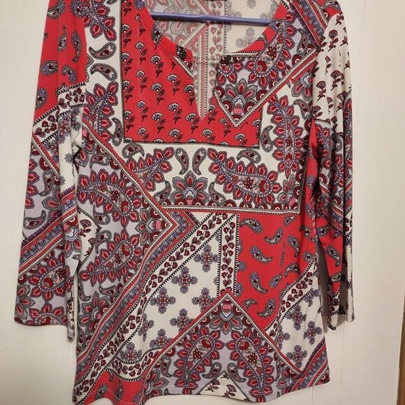 Calvin Klein  M excellent cond arm pit to pit  18 1/2 length 25 - Picture 1 of 7